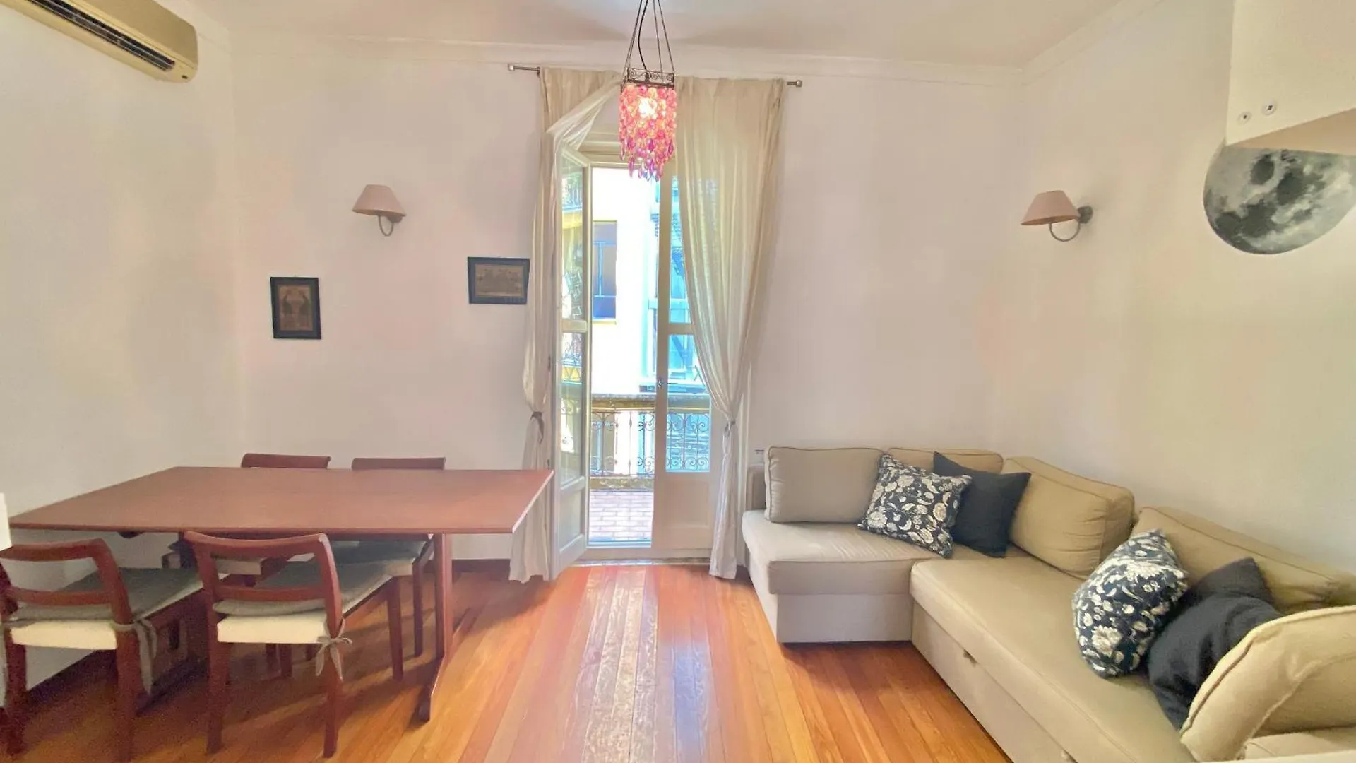 In Coorte Di Prestigio Salutati Home Milán 0*,
