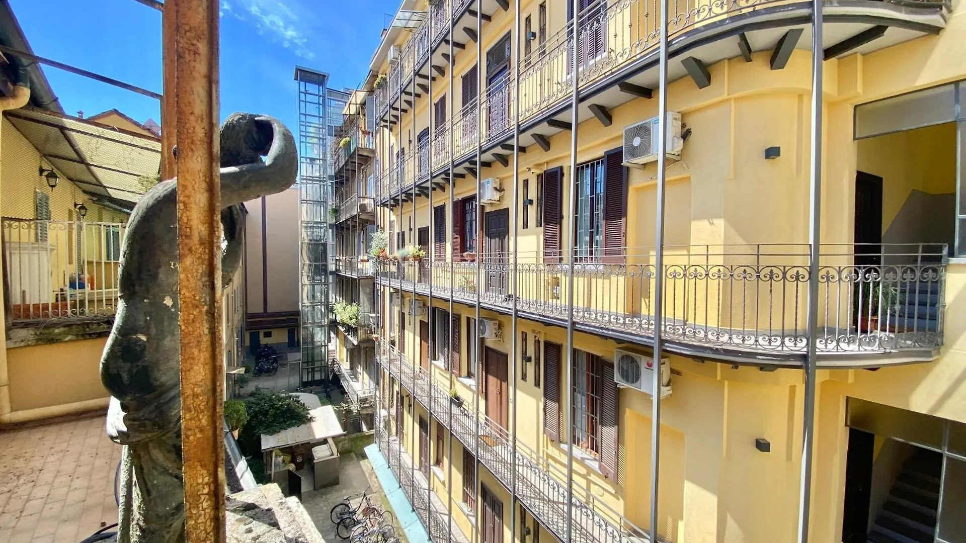 In Coorte Di Prestigio Salutati Home Milan Italy
